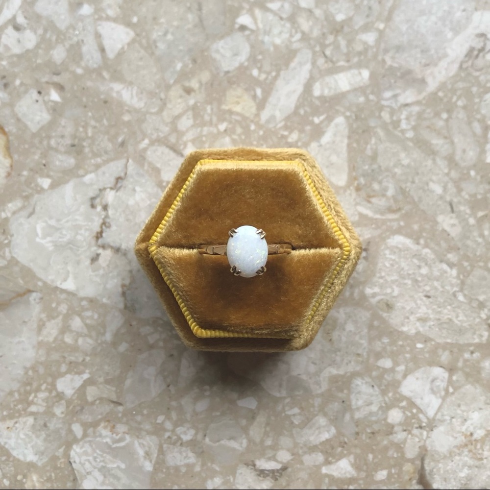 Vintage Opal Oval Yellow Gold Claw Ring - Picture 9 of 12